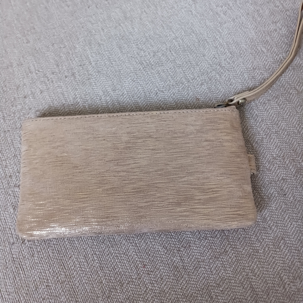 Hobo Women's Tan Metallic Gold Leather  Wristlet - Picture 3 of 9